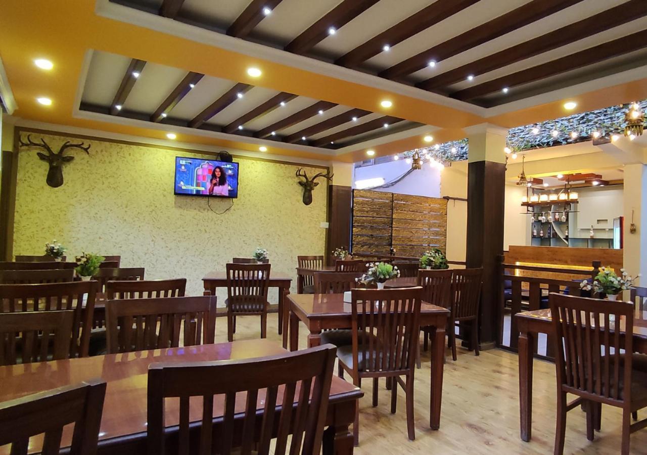 Royal Kings Hotel Kathmandu Exteriör bild