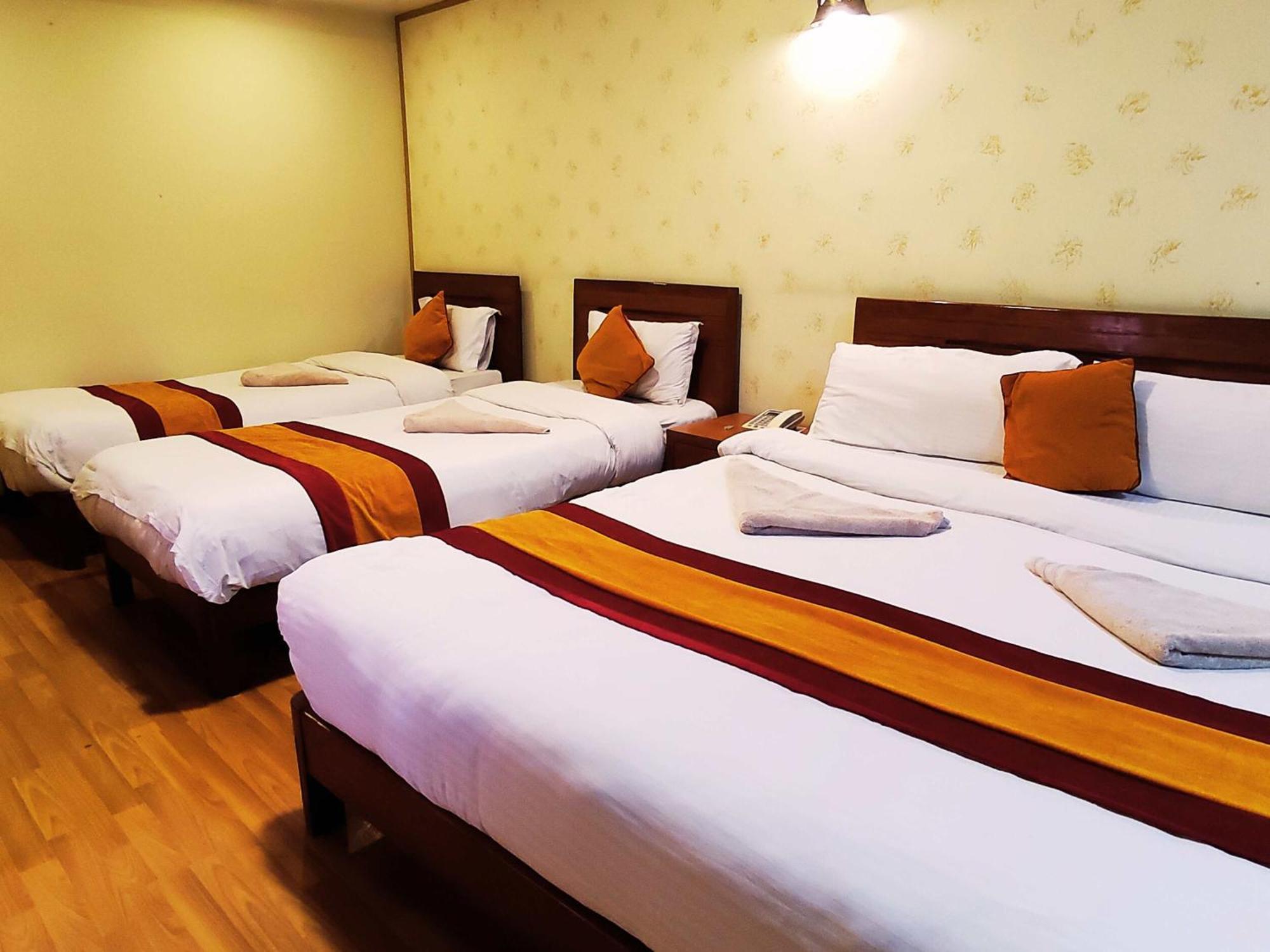 Royal Kings Hotel Kathmandu Exteriör bild