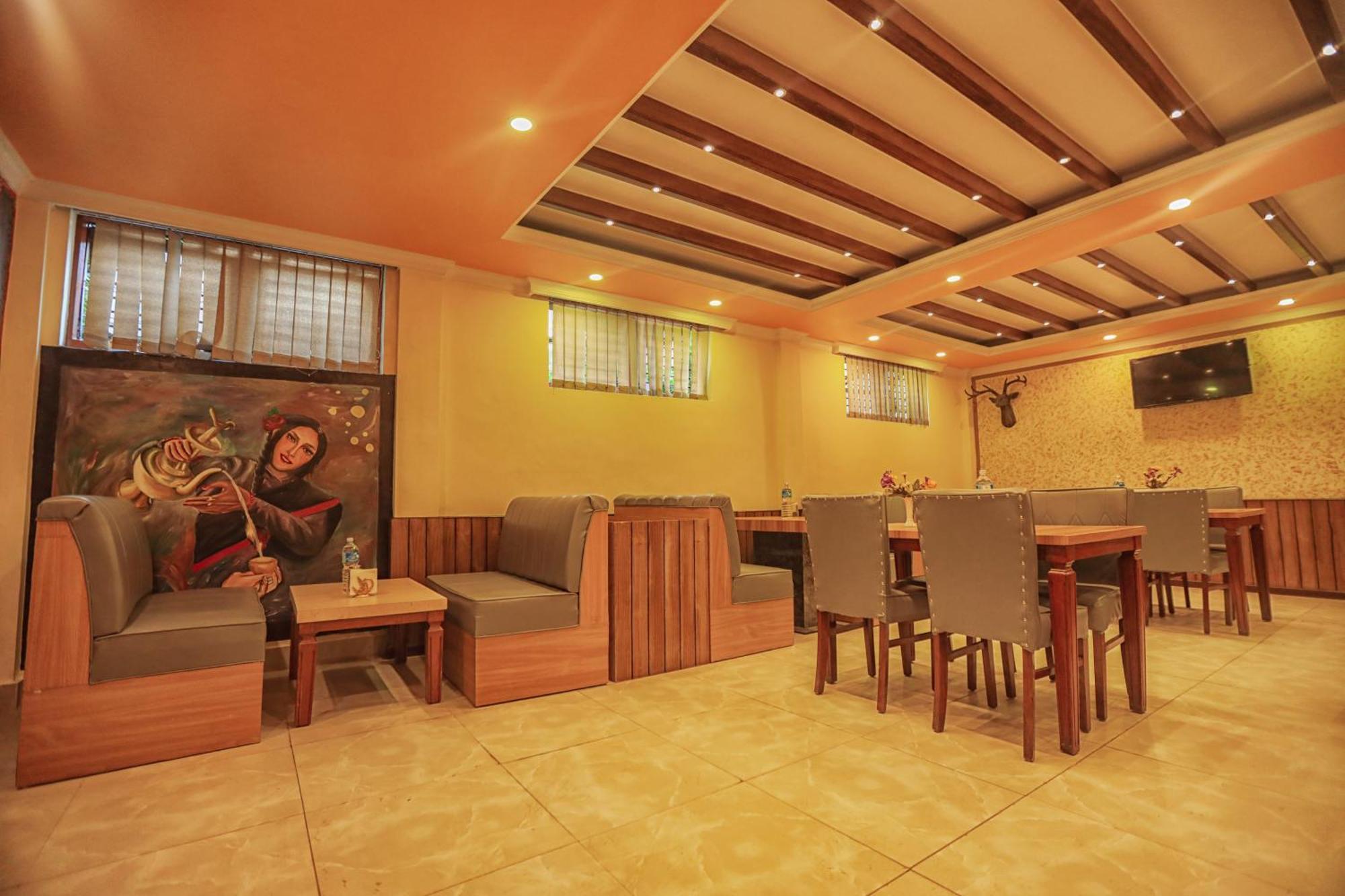 Royal Kings Hotel Kathmandu Exteriör bild