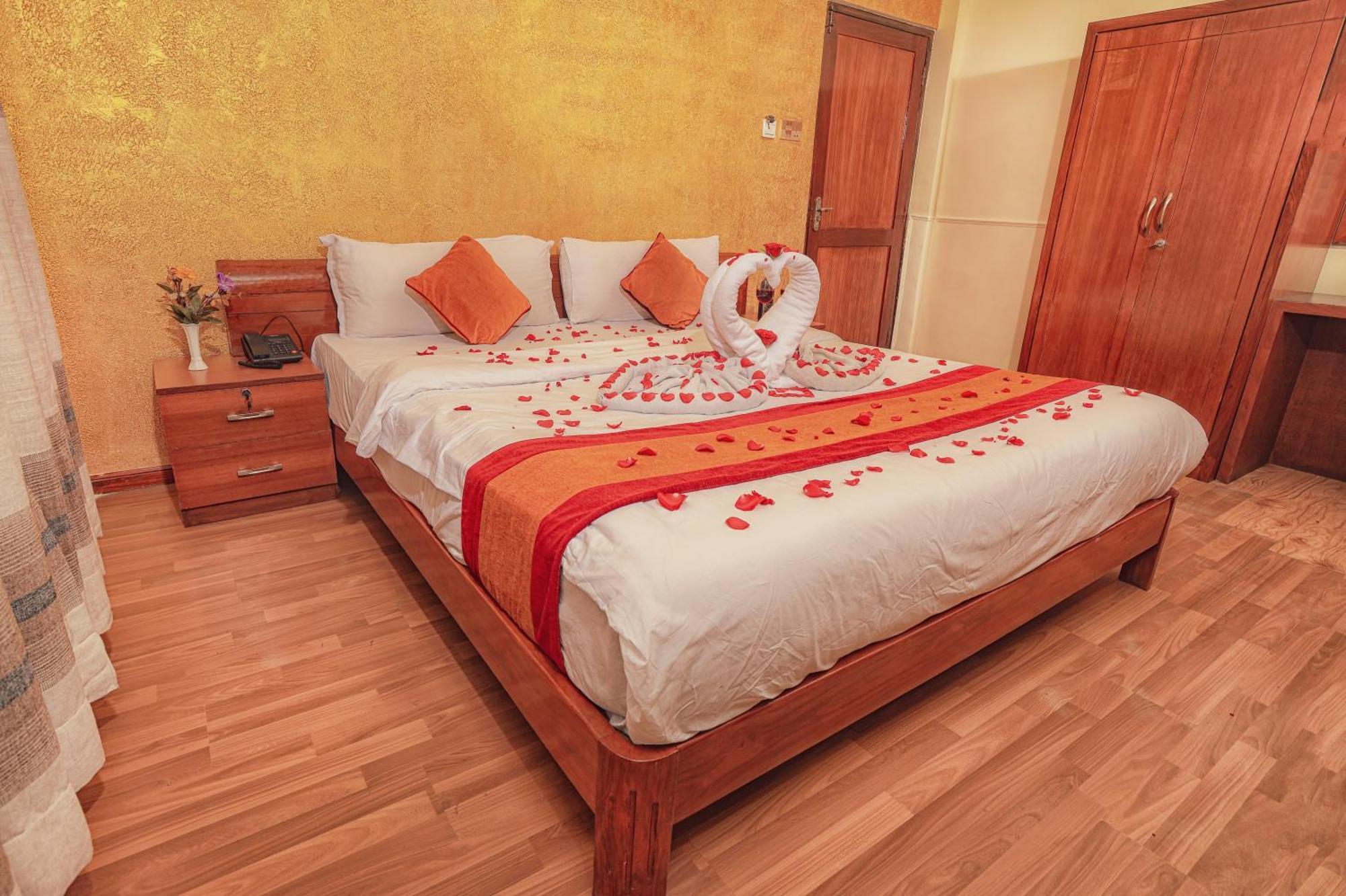 Royal Kings Hotel Kathmandu Exteriör bild