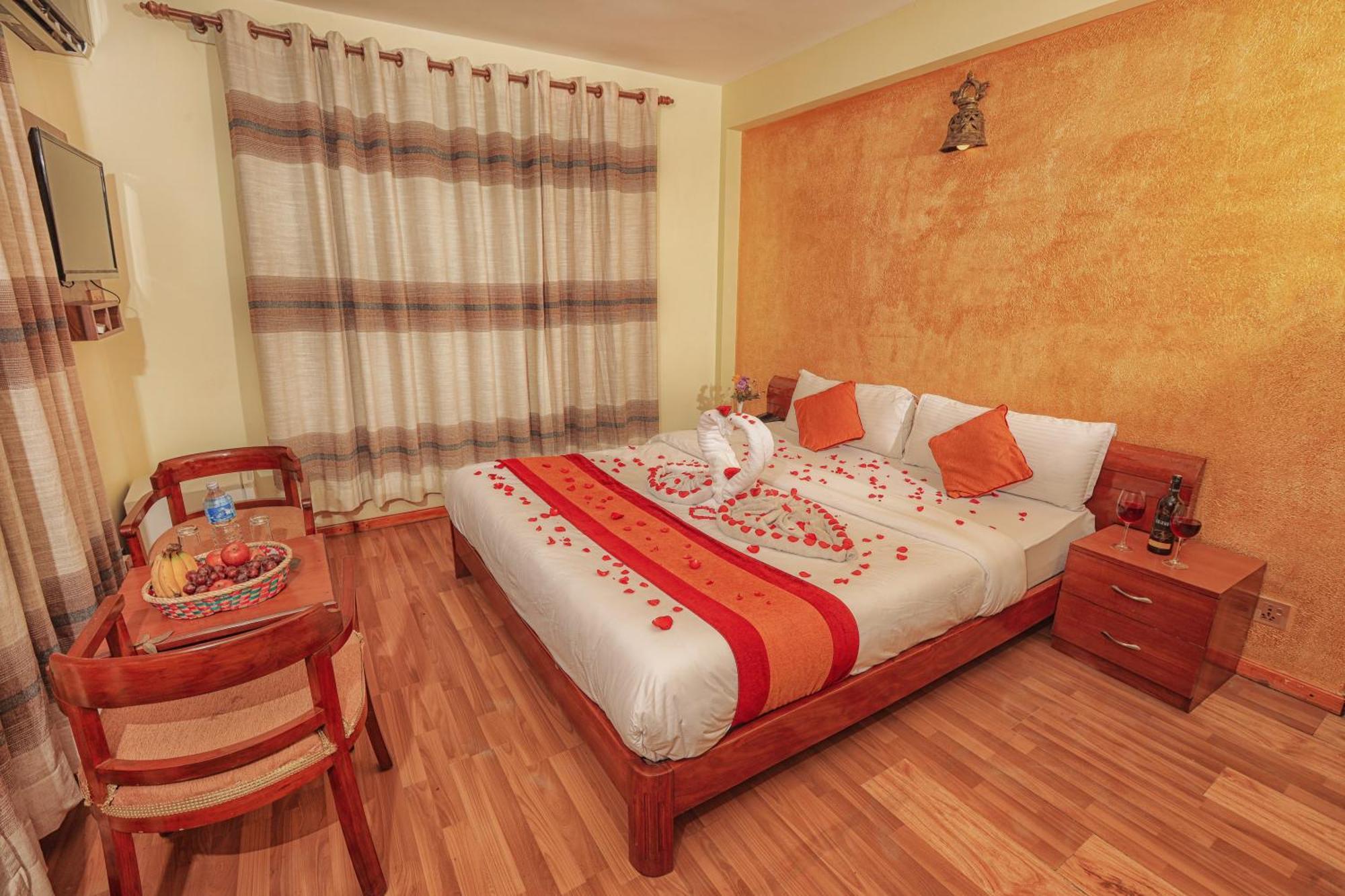 Royal Kings Hotel Kathmandu Exteriör bild